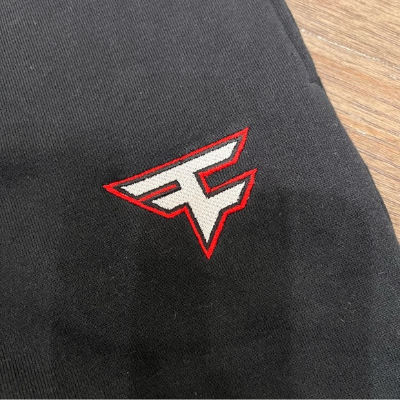 Faze Black Logo Sweats - Picture 10 of 13